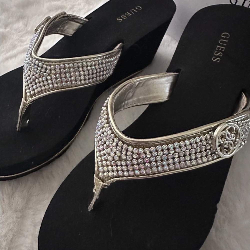 GUESS Guess gold sandals Size 8m